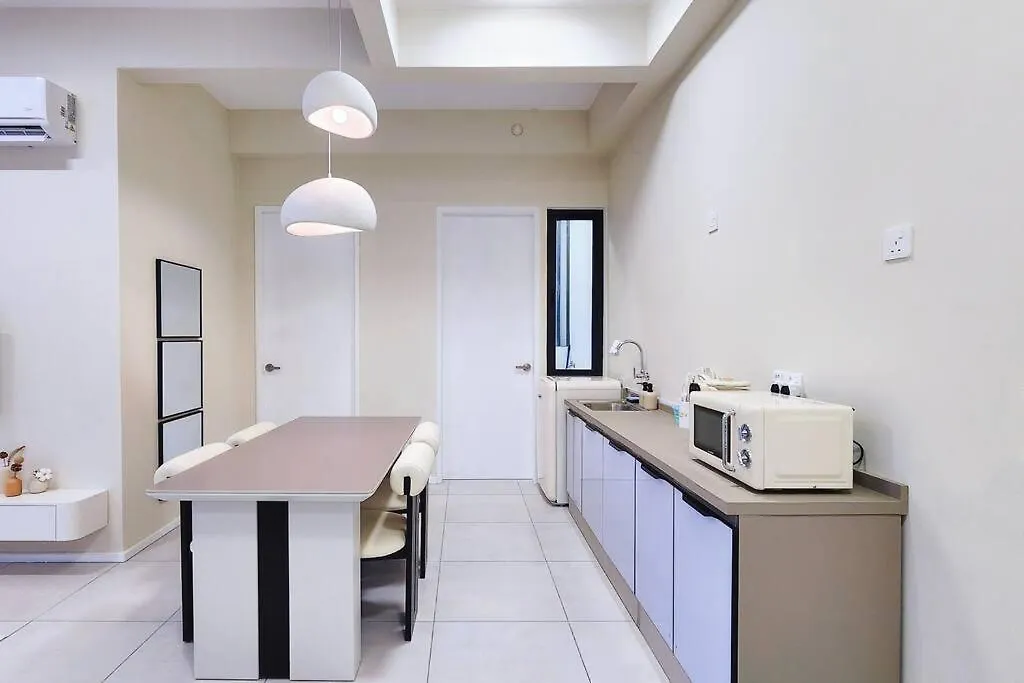 Tatami With Homecinema, 9Pax, Urban Suites By Pg Home George Town
