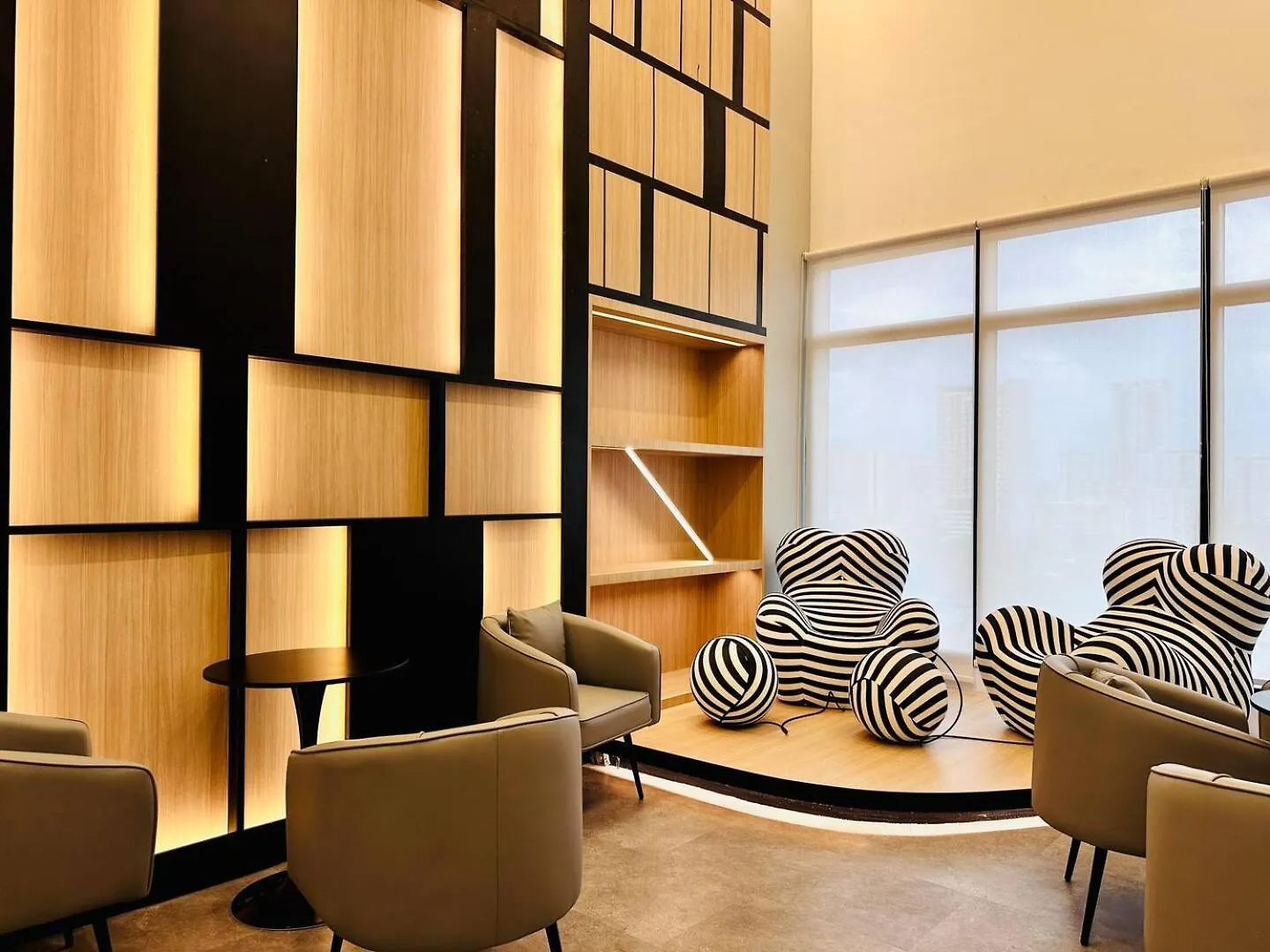 Apartment Tatami With Homecinema, 9Pax, Urban Suites By Pg Home George Town